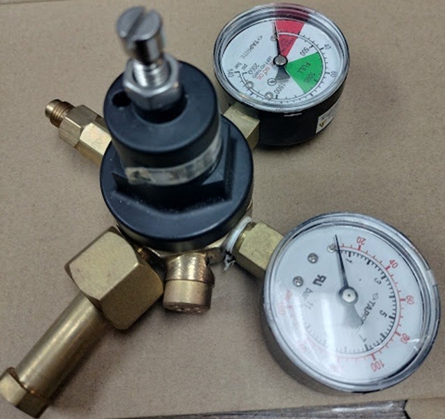 TAPRITE CARBON DIOXIDE REGULATOR, DUAL GAGES, 3741
