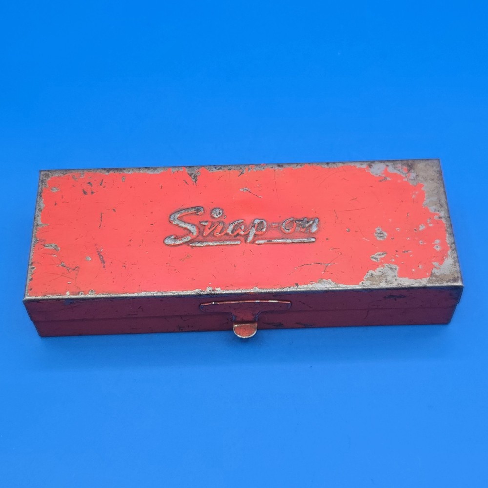 SNAP-ON TOOLS KRA-222B VINTAGE SMALL RED METAL SOCKET SET STORAGE BOX 6.5"