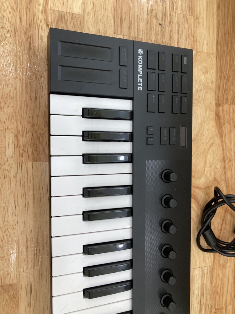 Native Instruments M32 Komplete Kontrol Keyboard Controller