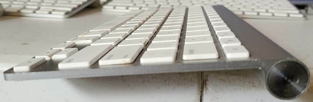 Apple A1314 Wireless Keyboard - Silver