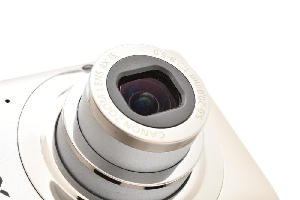 Canon IXY 210F Silver Compact Digital Camera Excellent Condition