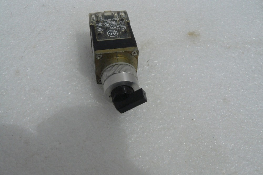 ALLEN BRADLEY 800MR-HX2B SELECTOR SWITCH 2 POSITION