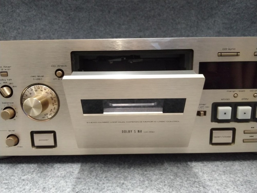 TEAC V-6030S cassette deck