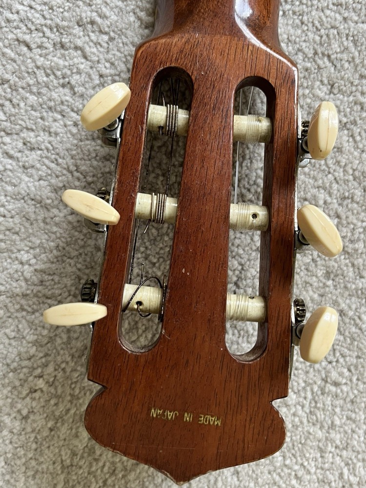 YAMAHA Vintage G120 Classical Guitar With Case