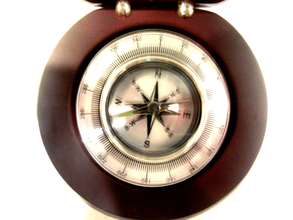 DESK TOP COMPASS IN WOOD