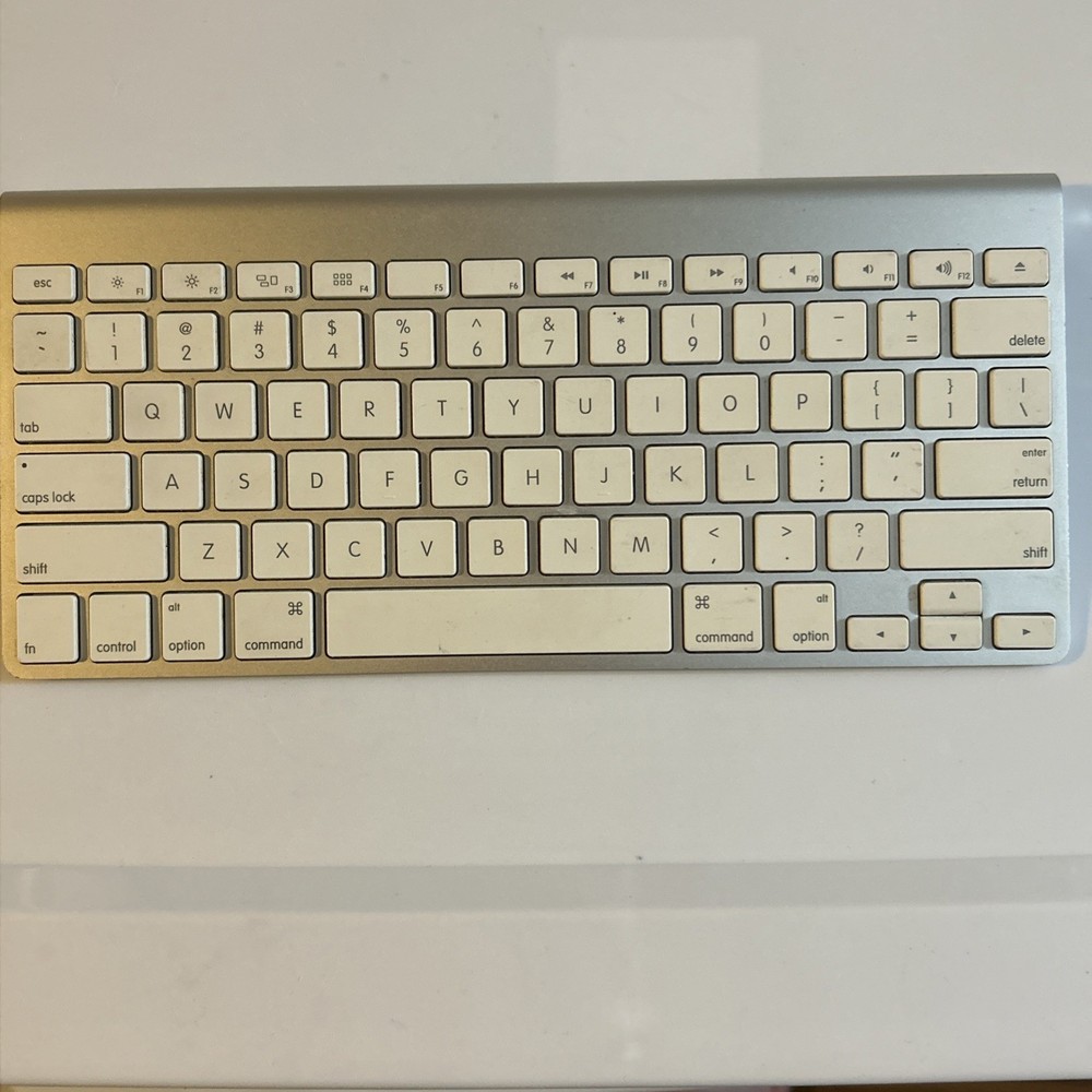 Apple A1314 Wireless Keyboard