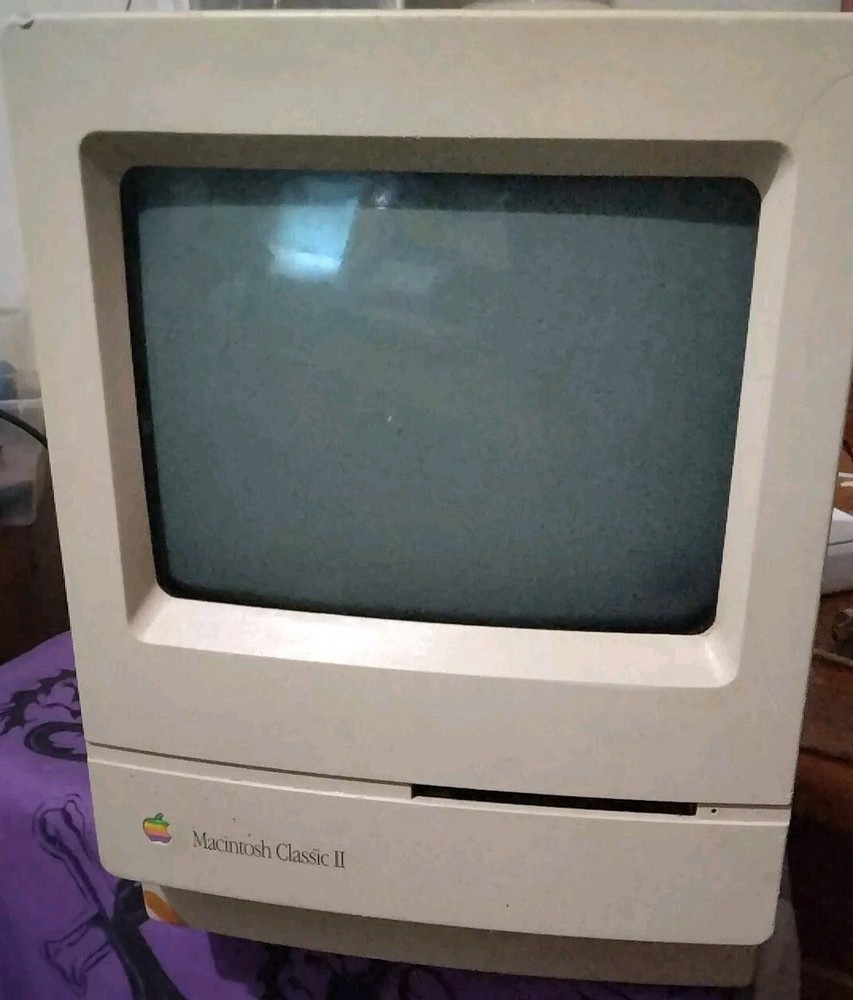 Apple Macintosh Classic II WORKING VINTAGE COMPUTER