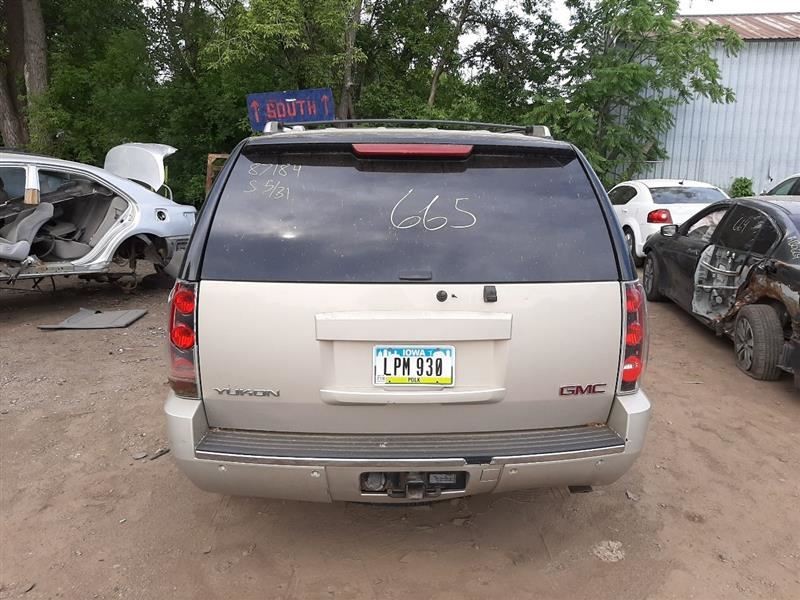 YUKON 2007 High Mounted Stop Light 541601