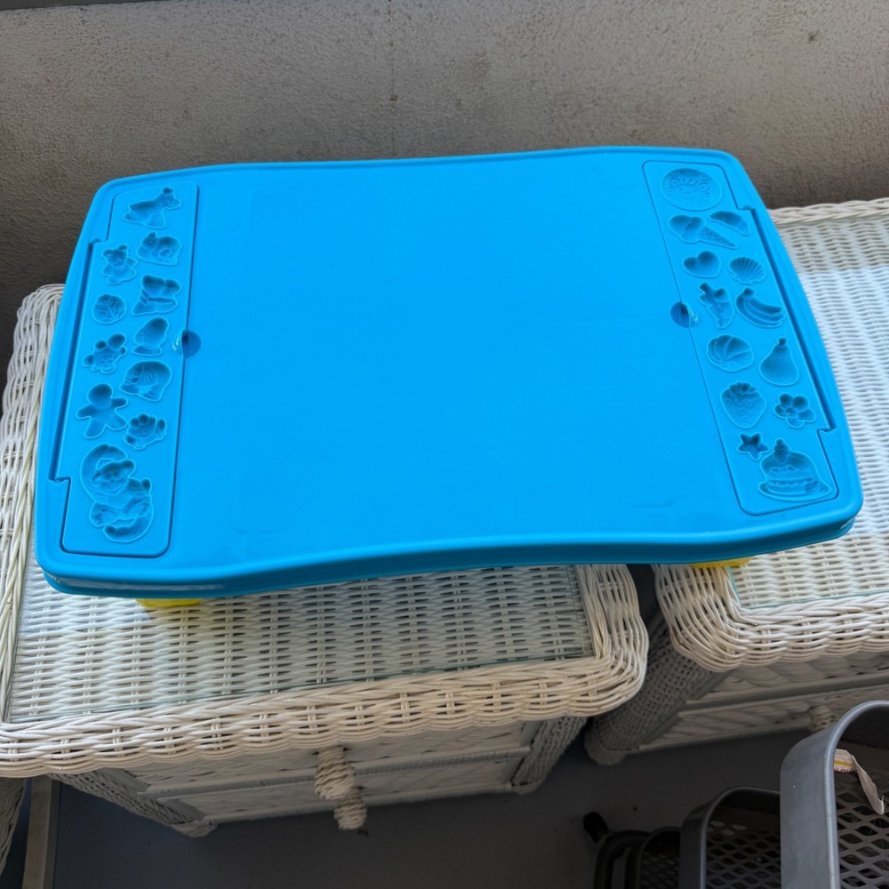 Play-Doh Play and Store Activity Table w/ Accessories