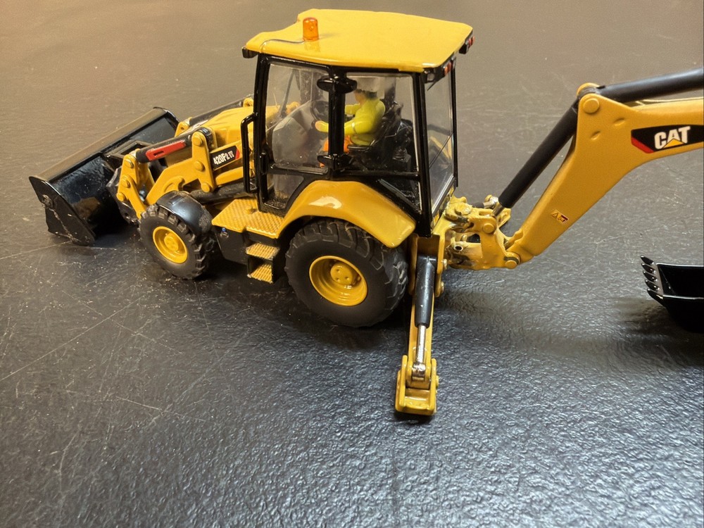 Diecast Masters 1:50 420F2 Backhoe Loader & Tin CLEAN