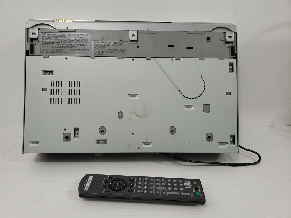 SONY - DVD Player / Video Cassette Recorder (SLV-D271P)