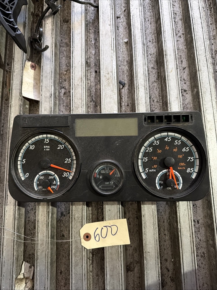 Freightliner CASCADIA Speedometer Instrument Cluster *NOT WORKING*