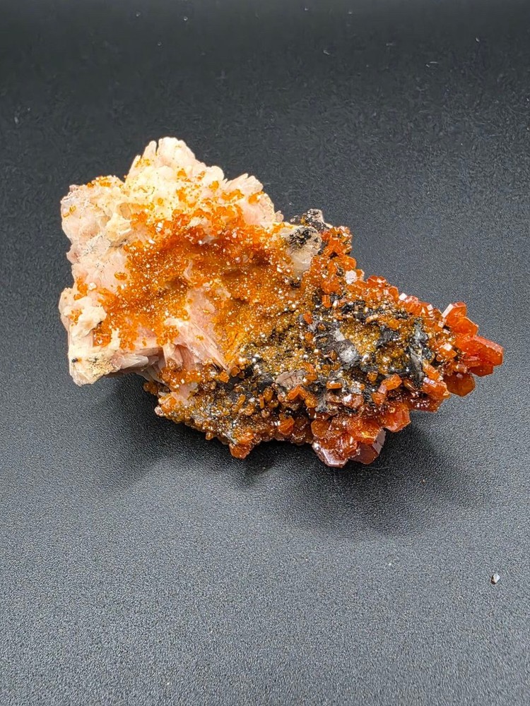 Vanadinite on Baryte with Manganese 112g