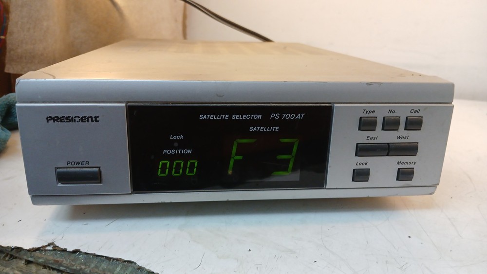 President Satellite Selector PS 700 AT *POWERS ON* *UNTESTED*