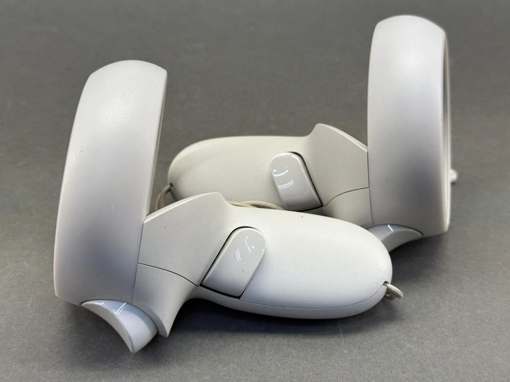 Oculus Quest 2 128GB VR HEADSET + Controllers