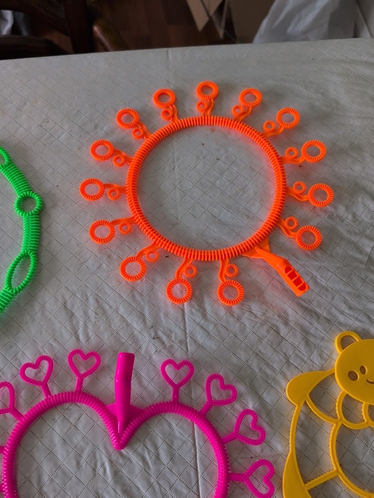 Children's Bubble Wand Set With Four Packages Of Concentrated Bubbles Solution