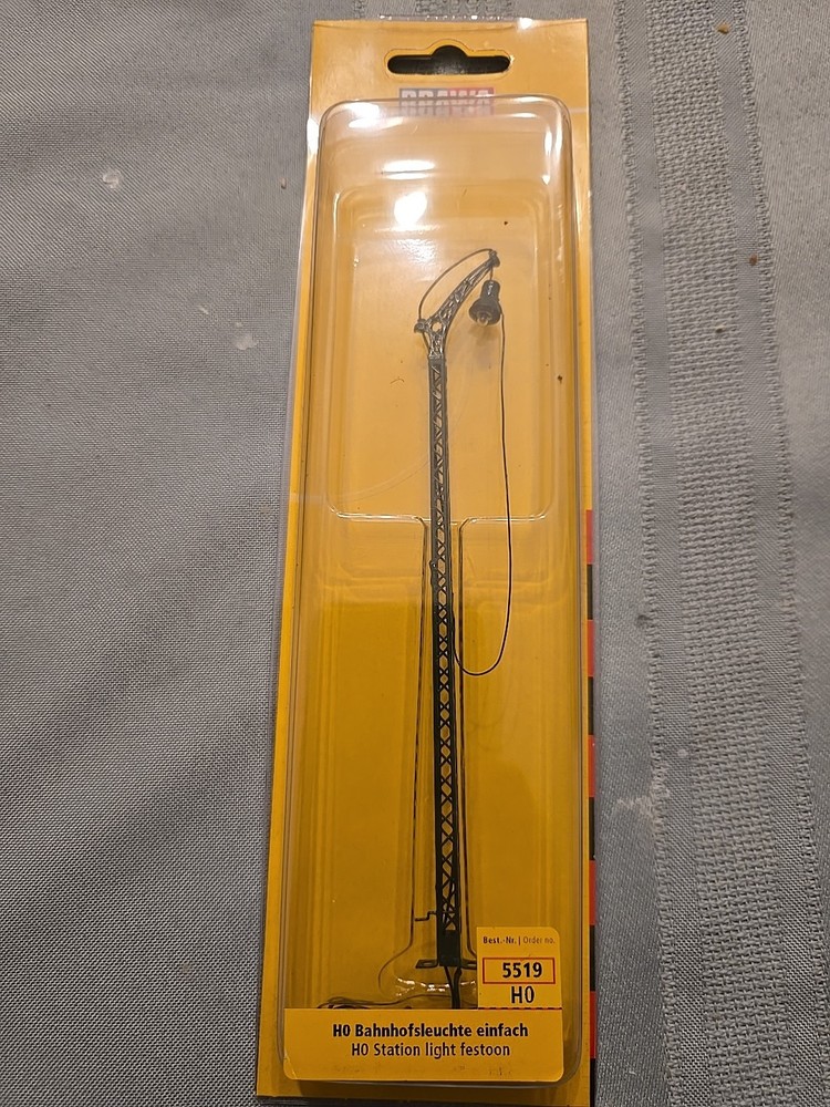 Brawa 5519 HO Hanging Lattice Mast Light