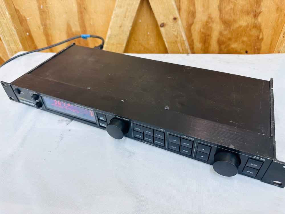 TC Electronic D-Two Multitap Rhythm Digital Delay - Tested & Working