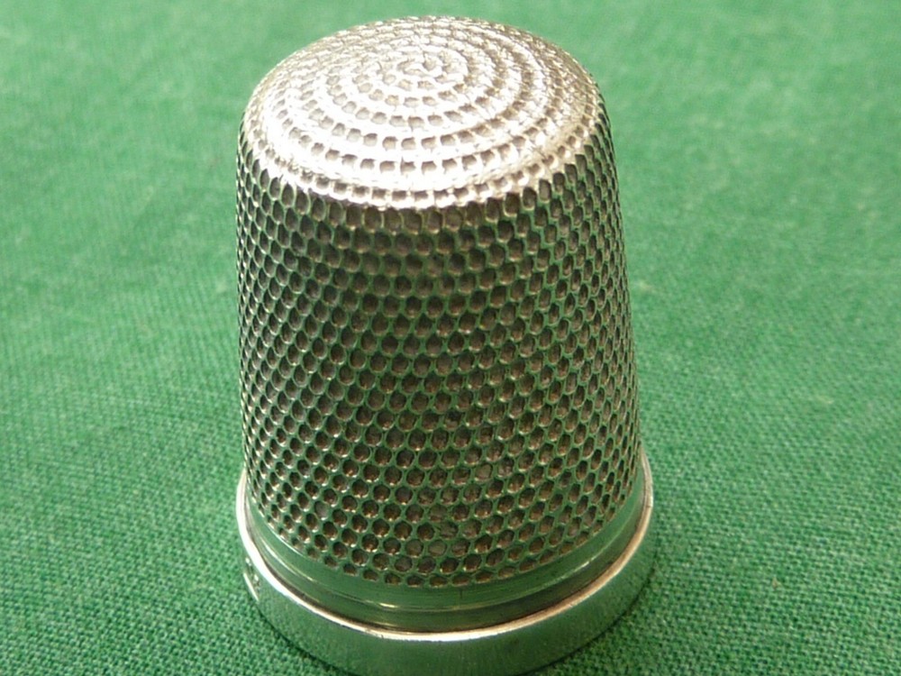 C.H STERLING SILVER THIMBLE '.6.'