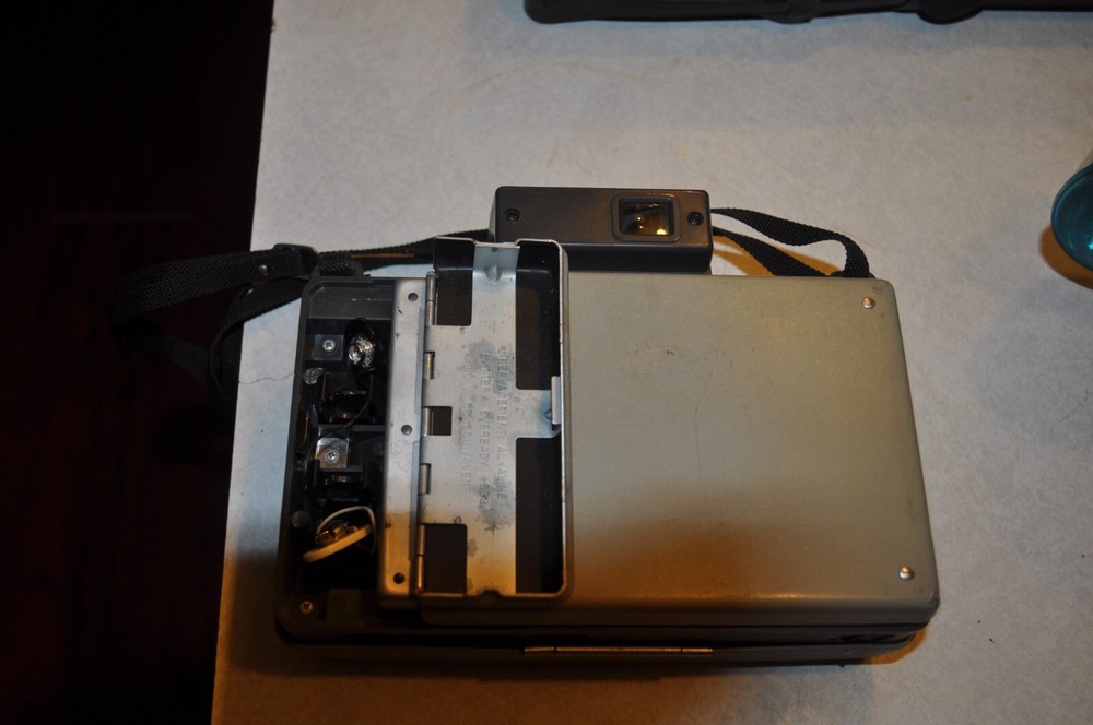 Polaroid Automatic 210 Silver Black Manual Focus Land Camera With Case