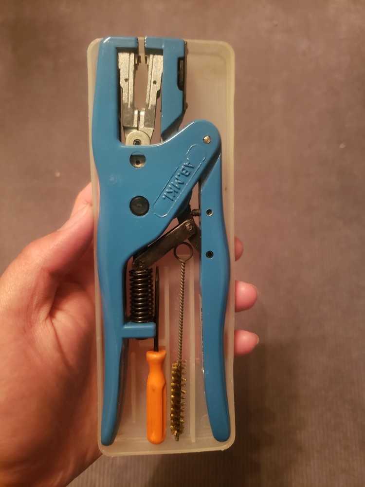 VINTAGE THOMAS & BETTS ABMK-1 Self Adjusting Wire Stripper