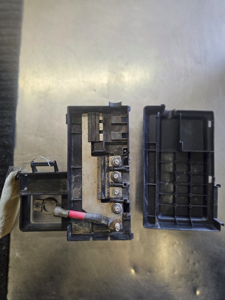 2014 GMC Sierra 1500 5.3 Battery Distribution Box