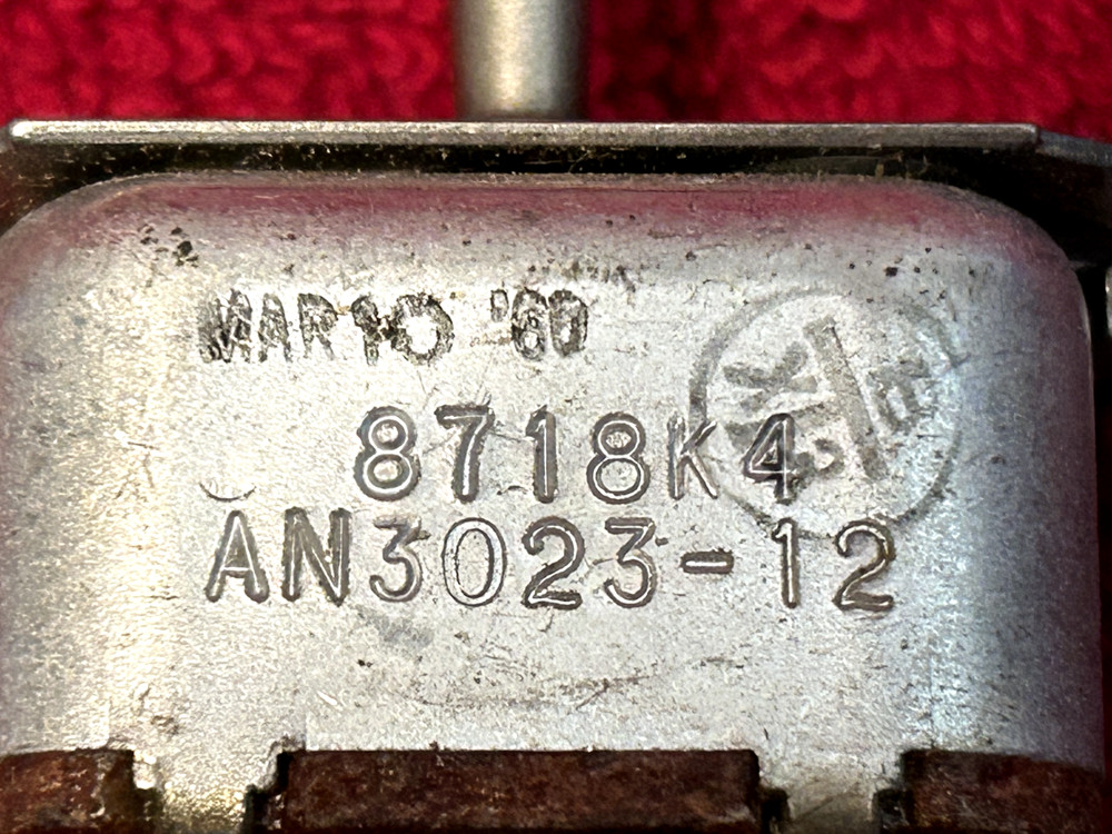 CH CIRCUIT BREAKER TOGGLE SWITCH P/N 8718K-4