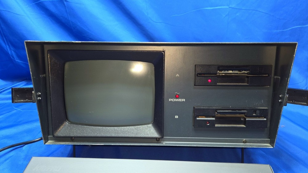 Vintage Kaypro 4 Portable Luggable Computer Powers On Dual 5¼″ Floppy Disk