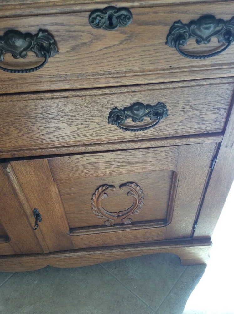 VINTAGE OAK BUFFET/CREDENZA (WITH KEY)