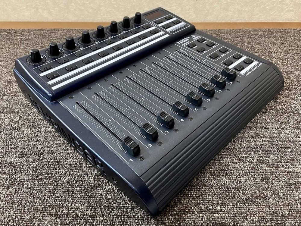 Behringer BCF2000 B-CONTROL FADER USB MIDI Controller Motorized Faders Working
