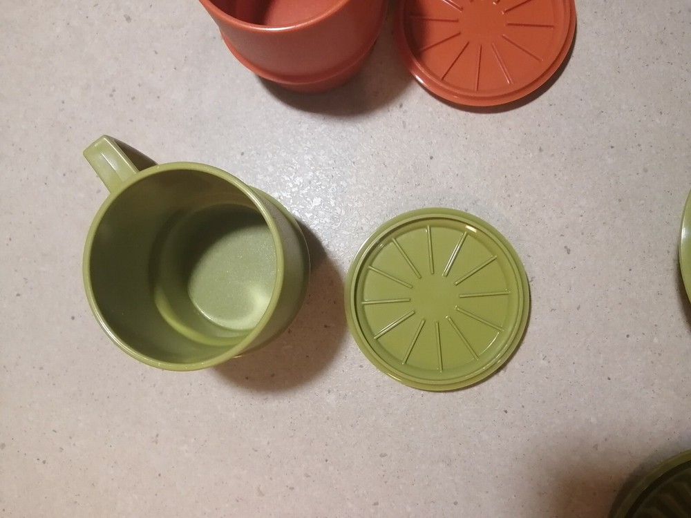Lot 2 Cup And 1 Container Vintage Tupperware