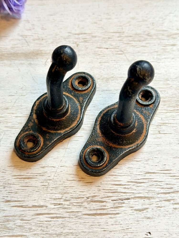 2 Antique Black Brown Cast Iron Rusted Wall-Mounted Hook with Rustic Finish