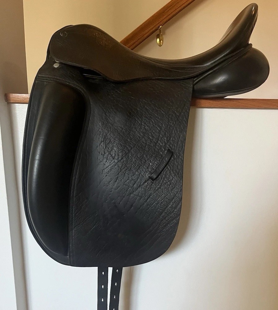 County Fusion Dressage Saddle 17.5” Medium