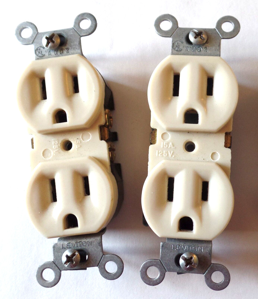 5 Vintage LEVITON & EAGLE Plugs (k)