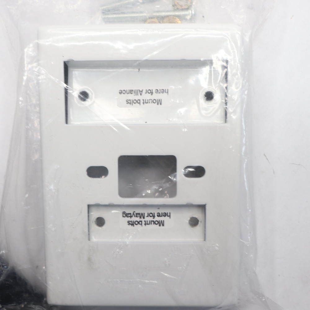 White Bracket 4" x 5" PL110013
