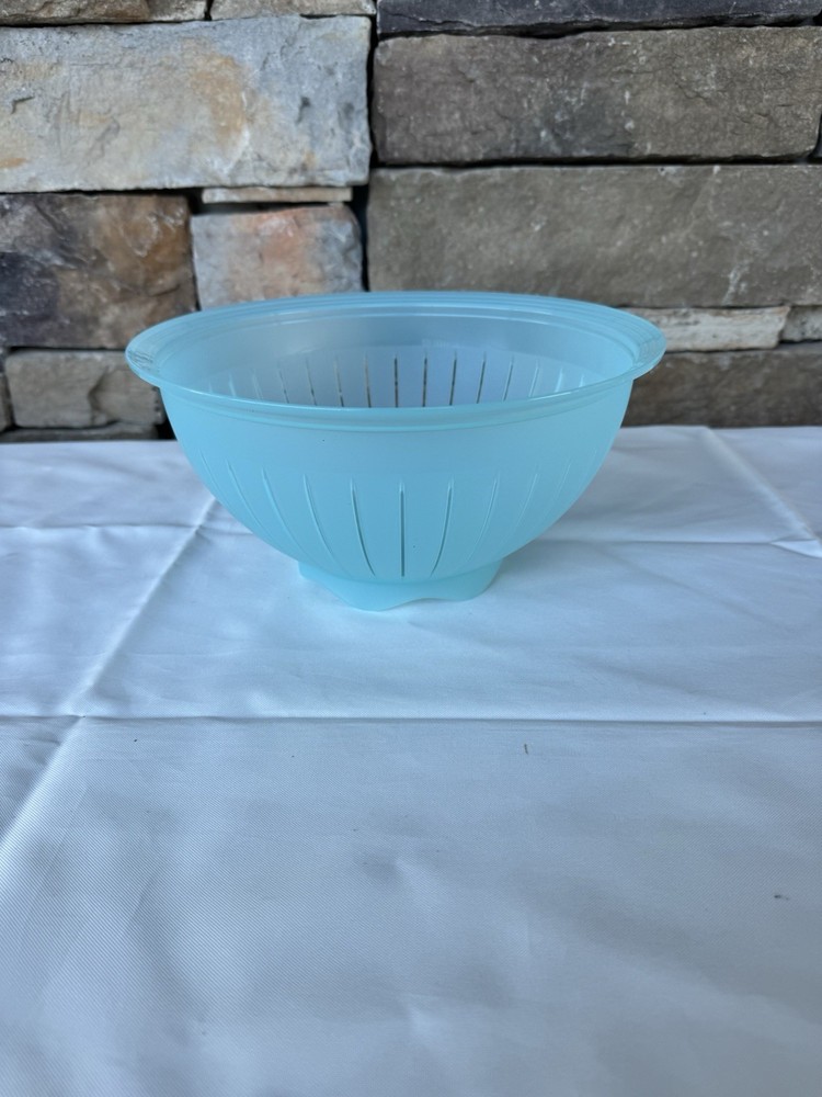 Tupperware Impressions Strainer Colander 10" Light Blue #3097