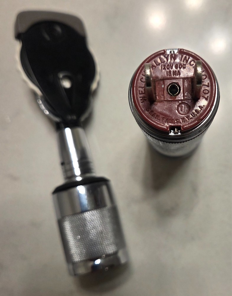Welch Allyn Otoscope 707 Plugin Handle 2 Light Head