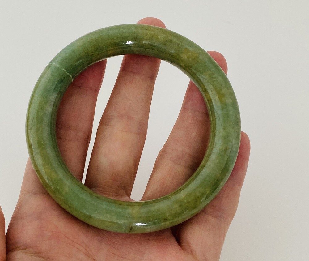 Natural Jadeite Round-form Bangle 70g.