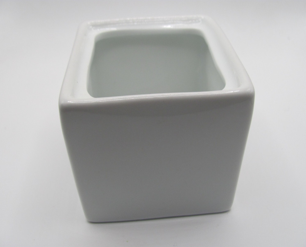 PRE-OWNED CERAMIC "SUGAR" CONTAINER (MISSING TOP)