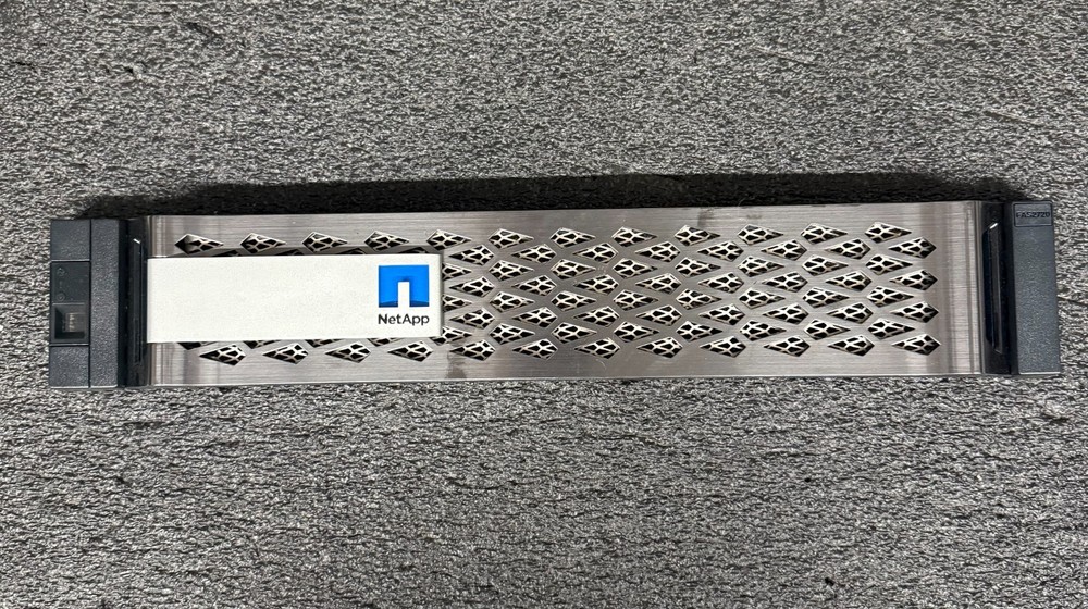 NetApp FAS2720 Front Bezel Disk Array Chassis