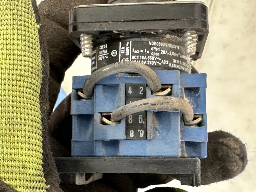 Kraus & Naimer Handheld Automatic Rotary Switch CG10