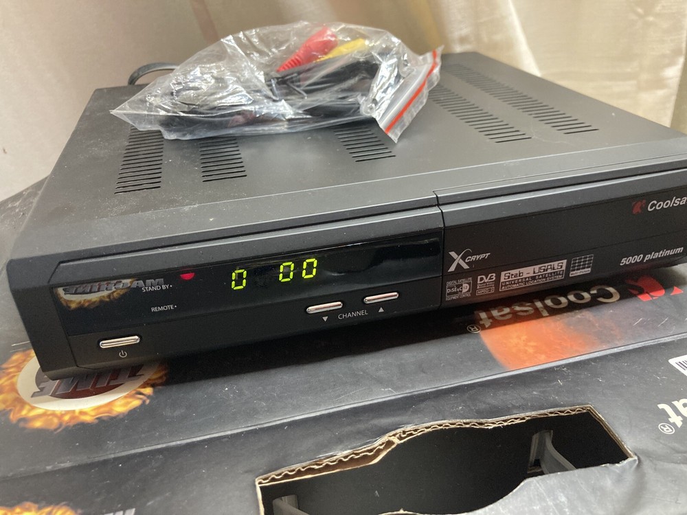 CoolSat 5000 Platinum Digital FTA Satellite Receiver Works (No Remote)