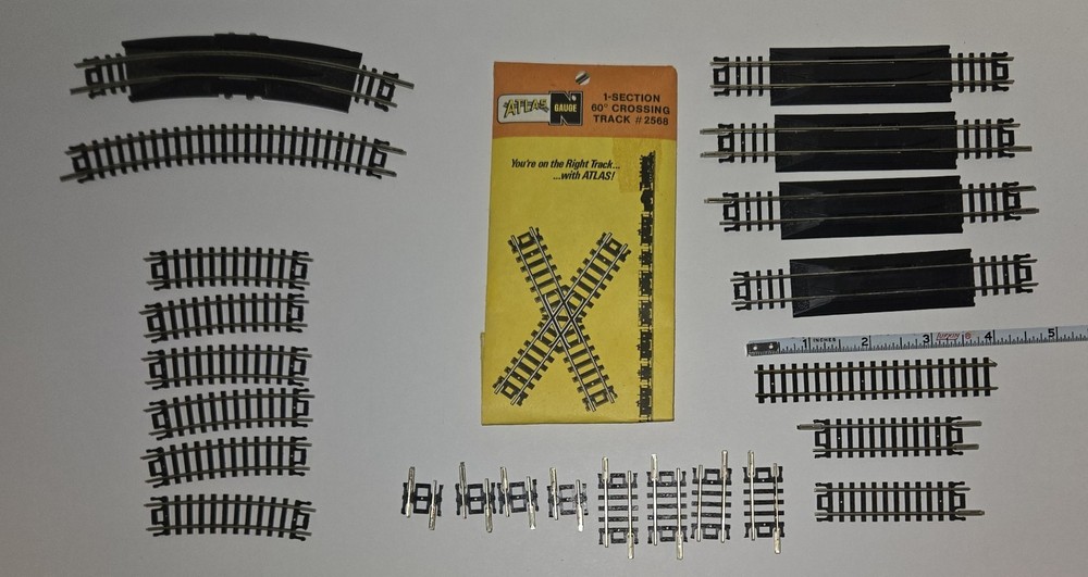 Miscellaneous N Scale Track 24 Pieces Pre-owned
