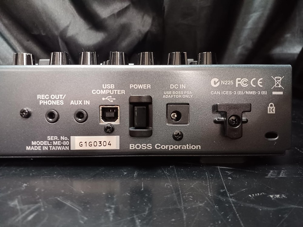 BOSS ME‑80 Guitar Multi‑Effects Processor w/ Power Cable & Case – Tested