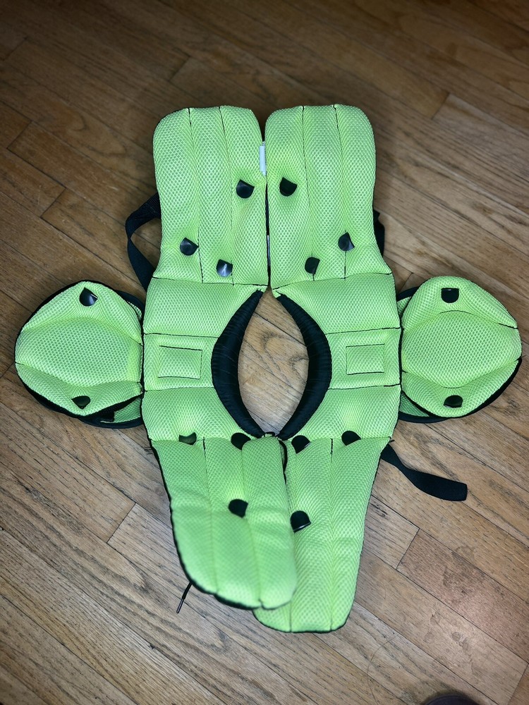Schutt Shoulder Pad Size Small 26-30