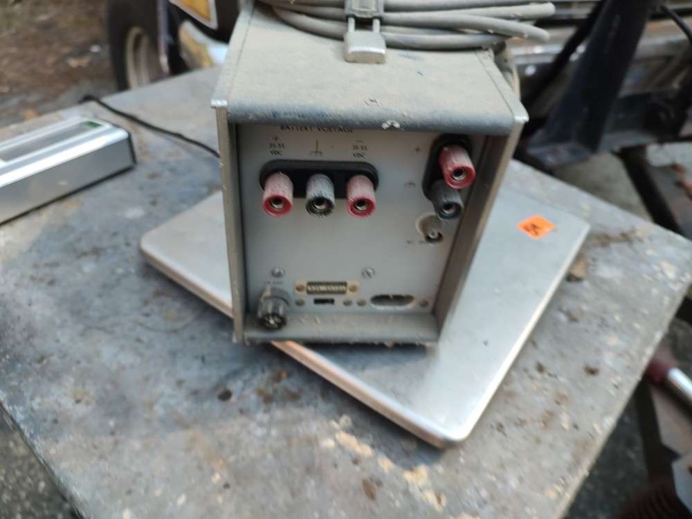 HP Model 400 El AC Voltmeter Nice Unit