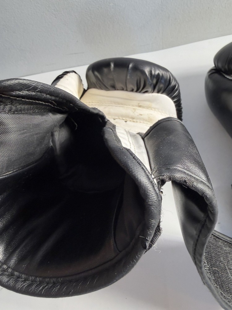 Farrell's Extreme Bodyshaping Sparring Gloves 14 oz Black White Red
