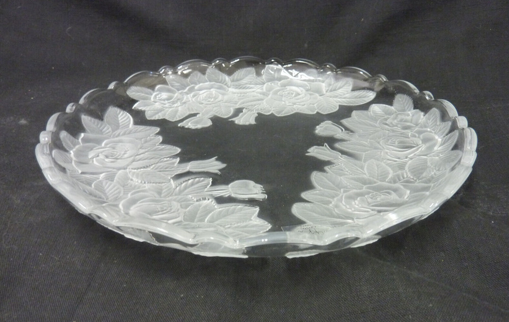 STUDIO NOVA WINTER ROSE PATTERN ROUND CRYSTAL PLATTER 14" DIAMETER NIOB
