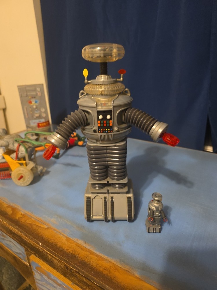 Talking Lost in Space Robot