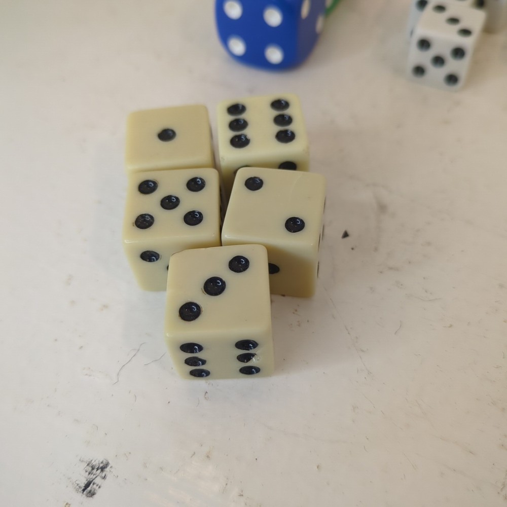 Antique dice lot 70